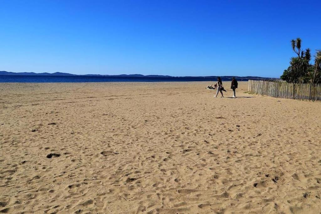 T2 Bord De Mer Plage De L'Ayguade Hyères Екстериор снимка
